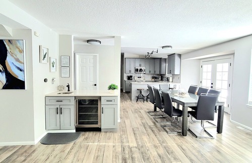 North Central Westminster House | 5 bdrms; King Beds, 2 kitchens; Dine/Shop/Scenic Trail; Easy Access to Downtown!