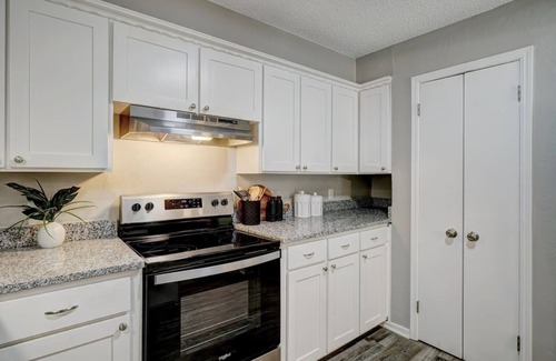 Oklahoma City House | 5 BED Beauty! Lake Hefner Hideaway