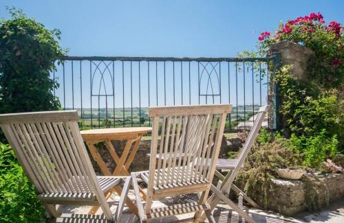 Corfe House | 5 Bed in Corfe Castle DC061