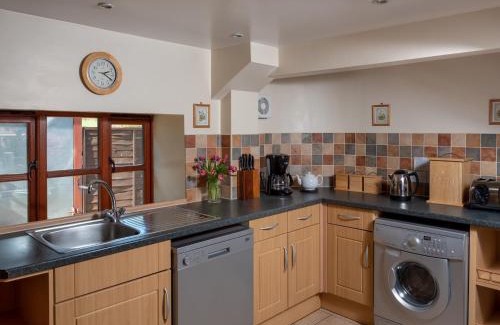 Llyswen House | 5 Bed in Hay on Wye BN358