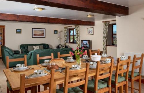 Llyswen House | 5 Bed in Hay on Wye BN358