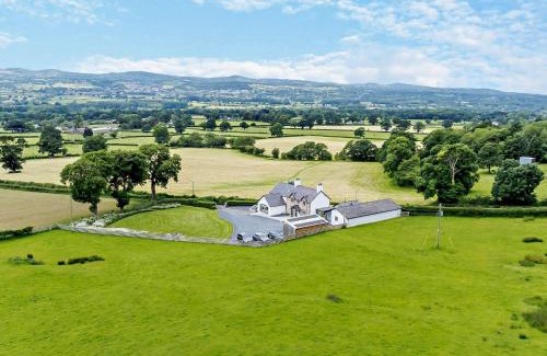 Hendrerwydd House | 5 Bed in Ruthin 86009