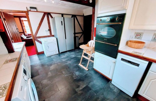 Middleton-on-Sea Cottage | 5 bedroom accommodation in Elmer, near Bognor Regis