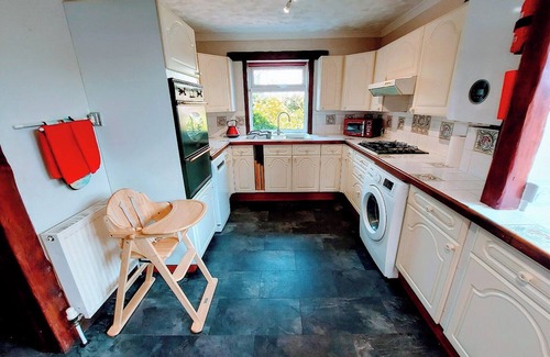 Middleton-on-Sea Cottage | 5 bedroom accommodation in Elmer, near Bognor Regis