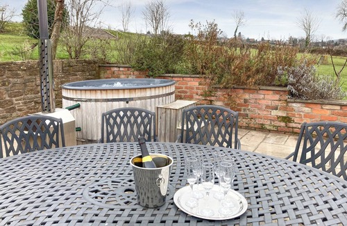 Bromyard Cottage | 5 bedroom accommodation in Bromyard, near Malvern Hills