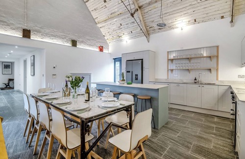 Huntley Cottage | 5 bedroom accommodation in Huntley