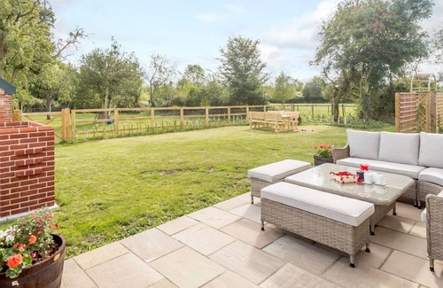Hethel Cottage | 5 bedroom accommodation in Tivetshall St. Margaret, Norwich