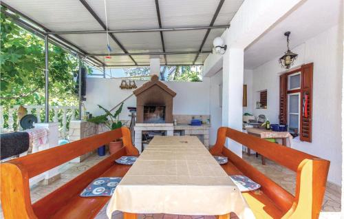 Klenovica House | 5 Bedroom Amazing Home In Klenovica