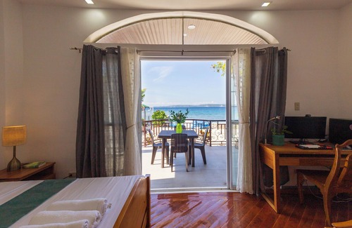 Calatagan Resort | 5-Bedroom Beachfront Mansion in Calatagan with Outdoor Pool