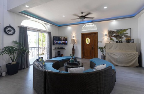 Calatagan Resort | 5-Bedroom Beachfront Mansion in Calatagan with Outdoor Pool