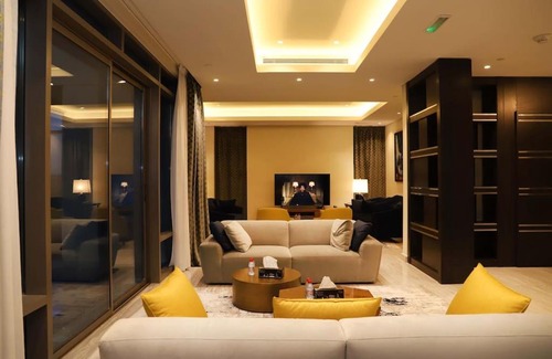 Doha Villa | 5 Bedroom beachfront villa with butler service and private pool