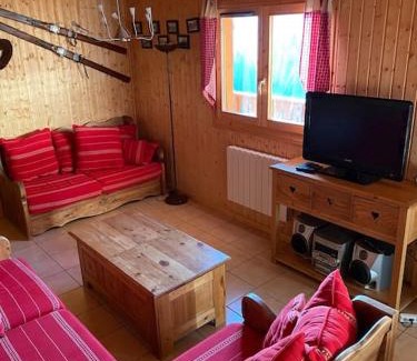 Station de Drouzin le Mont Ski Chalet | 5-bedroom Chalet with Sauna and stunning views