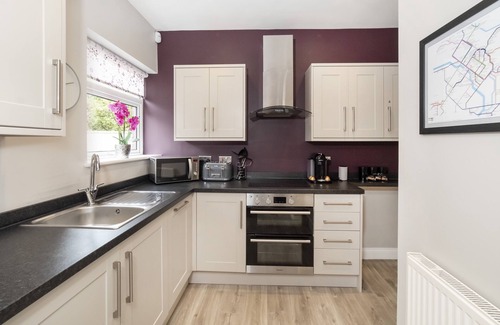 York House | 5 Bedroom City Centre House With Free Parking
