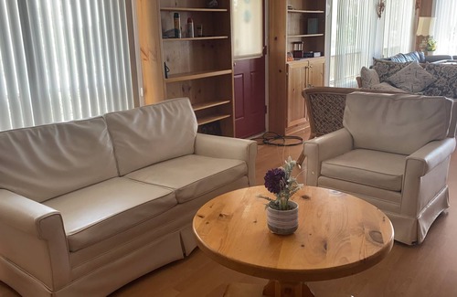 Wymbolwood Beach House | 5 Bedroom Cottage for Rent in Wasaga Beach