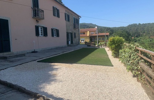 Oliveira de Frades Cottage | 5 Bedroom Cottage in Ribeiradio