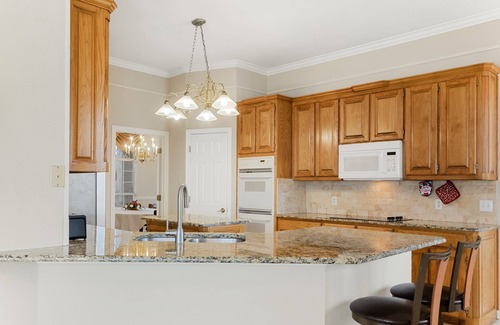 Hurst House | 5 bedroom Home 10.2 miles from DFW Airport and 11.8 miles ATT Stadium