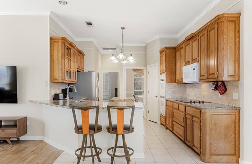 Hurst House | 5 bedroom Home 10.2 miles from DFW Airport and 11.8 miles ATT Stadium