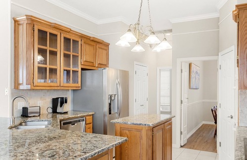 Hurst House | 5 bedroom Home 10.2 miles from DFW Airport and 11.8 miles ATT Stadium