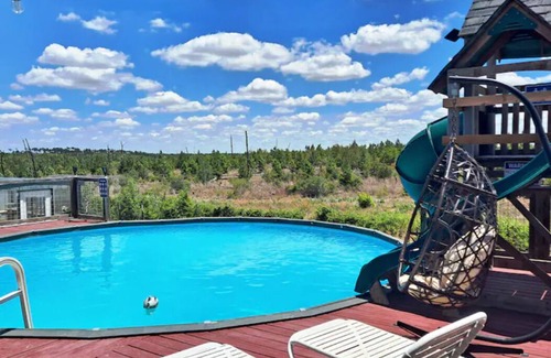 Bastrop House | 5-bedroom house in delightful Bastrop with fitness room, WiFi, AC