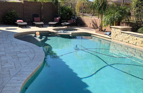 Chandler House | 5 Bedroom House With Heated Pool & Hot Tub- Sleeps 11