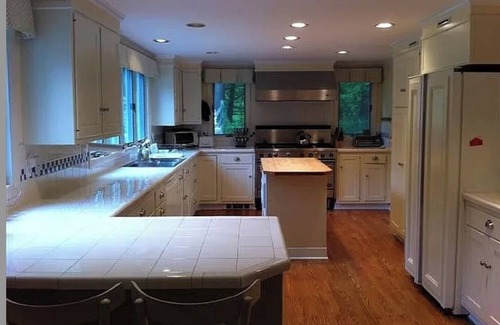 Lakeville House | 5-bedroom house with gunite pool on 2 acres. Hot tub and wood burning fire place