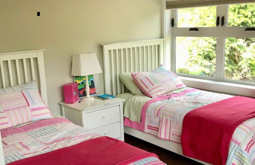 Youbou House | 5 Bedroom Luxury Lakefront home