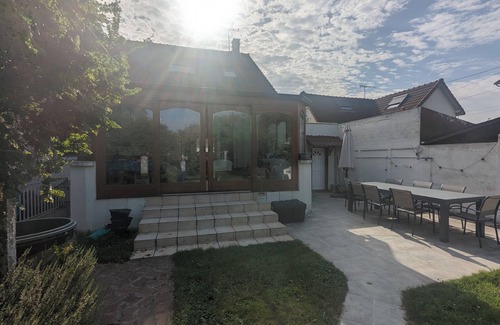 Vaires-sur-Marne House | 5 Bedroom Private vacation home in Vaires-sur-Marne