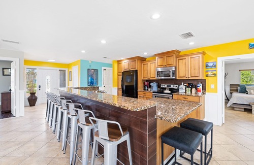 Yacht Club House | 5 Bedroom Saltwater Pool Home W/Kayaks, Bikes and BOAT!nOct 24-31st OPEN