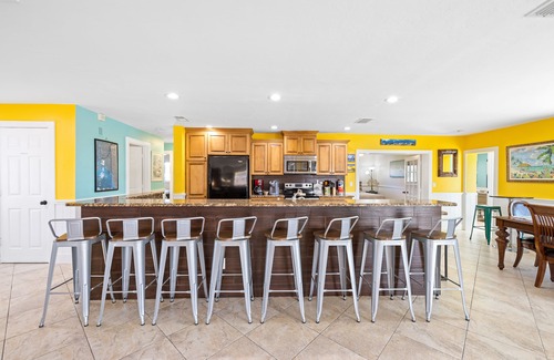 Yacht Club House | 5 Bedroom Saltwater Pool Home W/Kayaks, Bikes and BOAT!nOct 24-31st OPEN