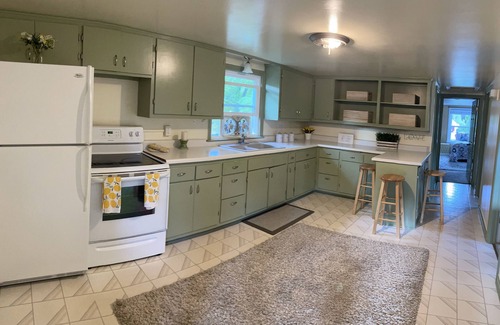 Mount Pleasant House | 5-Bedroom Sleeps up to 12 + Spacious!