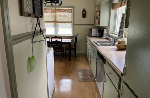 Mount Pleasant House | 5-Bedroom Sleeps up to 12 + Spacious!