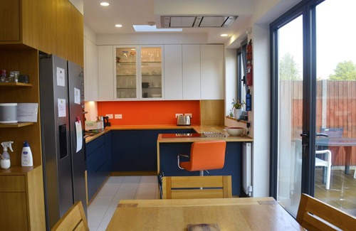 Redbridge House | 5 bedroom sunlit family house with garden