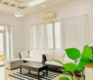 Vung Tau Villa | 5 Bedroom Villa in Vung Tau- Biệt thự 5 phòng Bãi sau- The Black & White Garden Villa