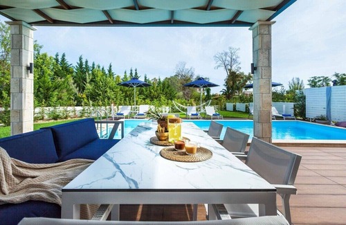 Pefkochori Villa | 5-Bedroom Villa w/Pool & Garden – Near Beach