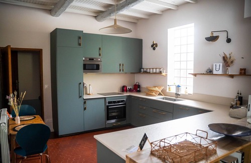 Garrigues Villa | 5 bedroom villa with swimming pool, garden, terrace in South of France (Nîmes).