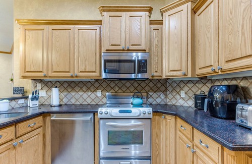 Del City House | 5-bedroom With 6 Beds for Social Gathering