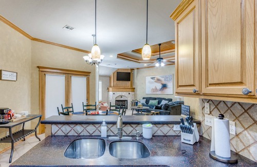 Del City House | 5-bedroom With 6 Beds for Social Gathering