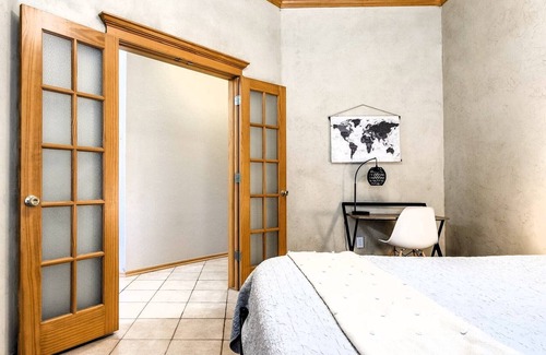 Del City House | 5-bedroom with 6 beds- Full kitchen
