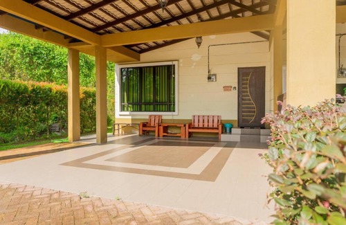 Labu House | 5 Bedrooms Homestay with Private Pool (SEROJA)