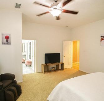 Barker House | 5 Bedrooms with Pool