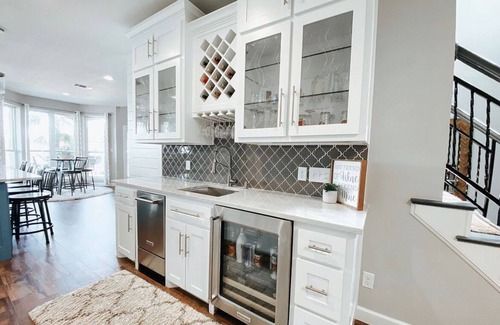 Gun Barrel City House | 5 BR-Hottub-Firepit-Pets-Fenced in-Waterfront-Bounce House