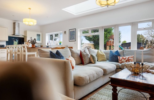 Waterlooville House | 5 BR House Sleeps 11, w/Parking - South Coast