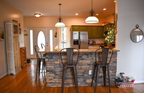 Newell House | 5 BR QUIET Waterfront Spacious Lakehouse on Lake