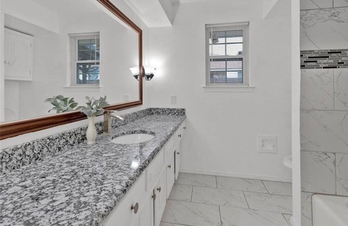 DeSoto House | 5-BR Relaxing Retreat with Pool, Hot tub, Fire Pit