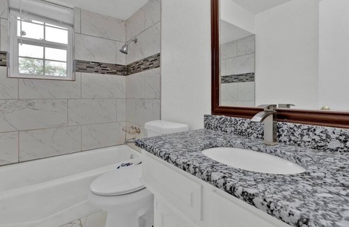 DeSoto House | 5-BR Relaxing Retreat with Pool, Hot tub, Fire Pit
