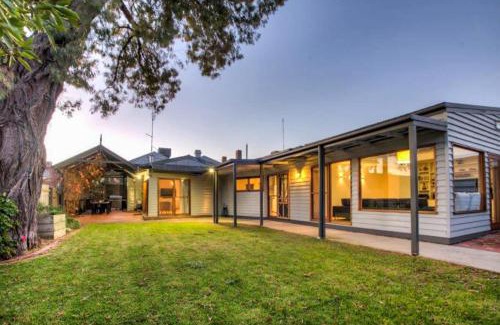 Echuca House | 5 Connelly - Echuca Holiday Homes