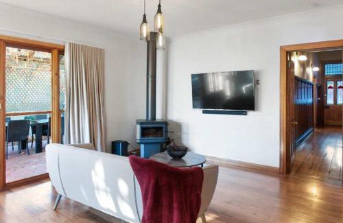 Echuca House | 5 Connelly - Echuca Holiday Homes