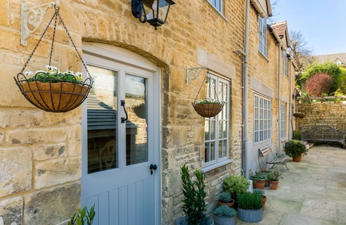 Blockley Cottage | 5* Gorgeous Stone Cottage in an Idyllic Picture Postcard Village. Parking/Garden