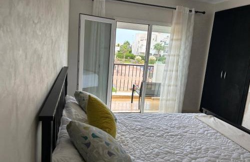 Marina Apartment | 5 Guests - 10min Beach - Free Parking - PetsOK