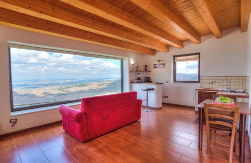 Ragusa House | 5 independent apartments with swimming pool and panoramic views 5 minutes from the center